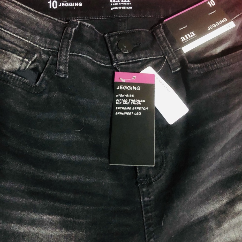 A.N.A. High Rise Jegging Black Size 10 Distressed Extreme Stretch Skinniest Leg - Picture 5 of 8